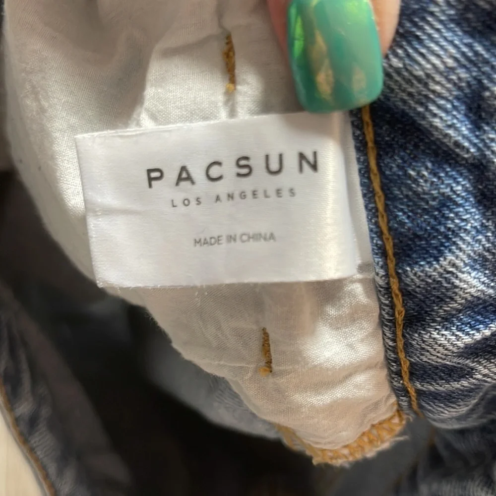 Pacsun Distressed Denim Cuffed Women’s Mom Jean Shorts Size 26 - Picture 4 of 6